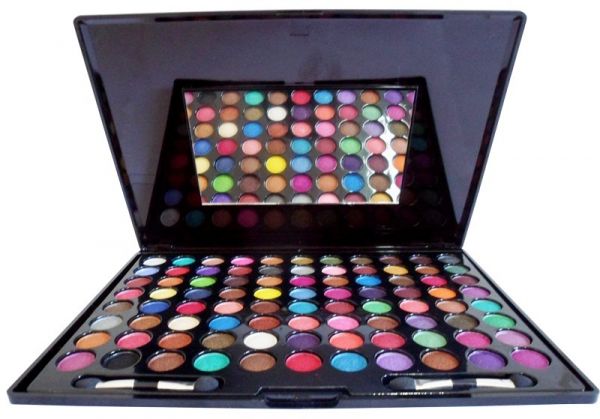 Maquiagem com 88 cores